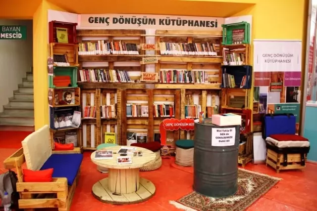 Kütüphaneye Farklı Bakış Açısı 'Genç Dönüşüm Kütüphanesi