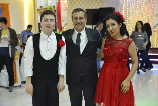Ataç ve Zihinsel Yetersizliği Bulunan Berna'dan Salsa Ataç ve Zihinsel Yetersizliği Bulunan Berna'dan Salsa