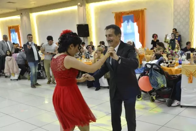 Ataç ve Zihinsel Yetersizliği Bulunan Berna'dan Salsa Ataç ve Zihinsel Yetersizliği Bulunan Berna'dan Salsa