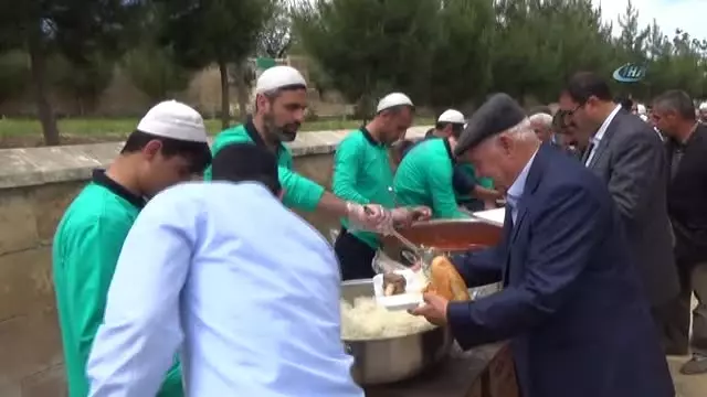 Bakan Müezzinoğlu, 'Öldürenin De, Ölenin de 'Allah Allah' Dediği Bir Dönemde El Hazin'i Anıyoruz' Bakan Müezzinoğlu, 'Öldürenin De, Ölenin de 'Allah Allah' Dediği Bir Dönemde El Hazin'i Anıyoruz'