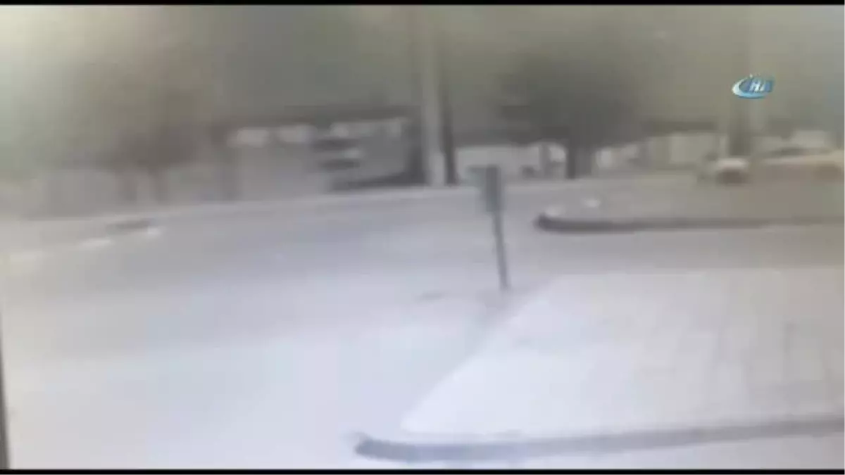 Kaza Anı Kamerada... Motosiklet ile Otomobil Çarpıştı: 1 Ölü, 1 Yaralı