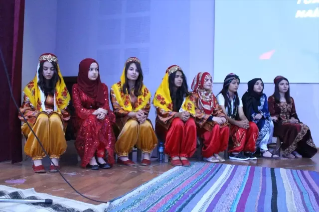 Kırıkhan'da Şiir ve Türkü Dinletisi Kırıkhan'da Şiir ve Türkü Dinletisi