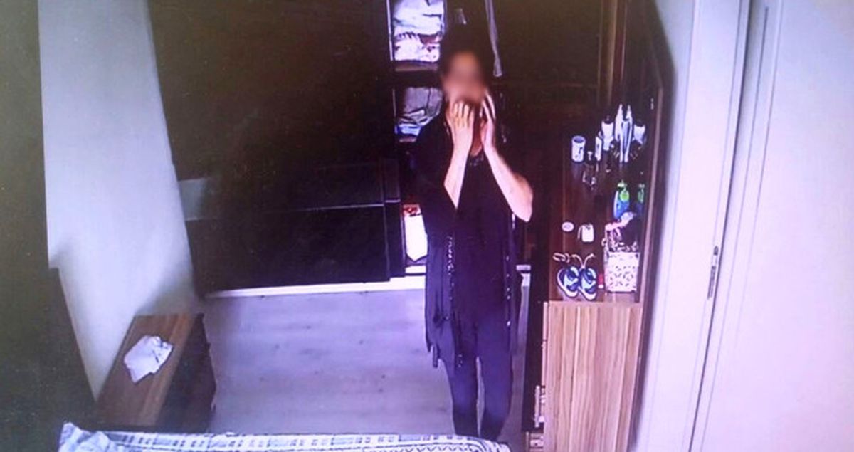 Yatak Odasına Kamera Taktı, Hırsız Komşu Kadın Çıktı