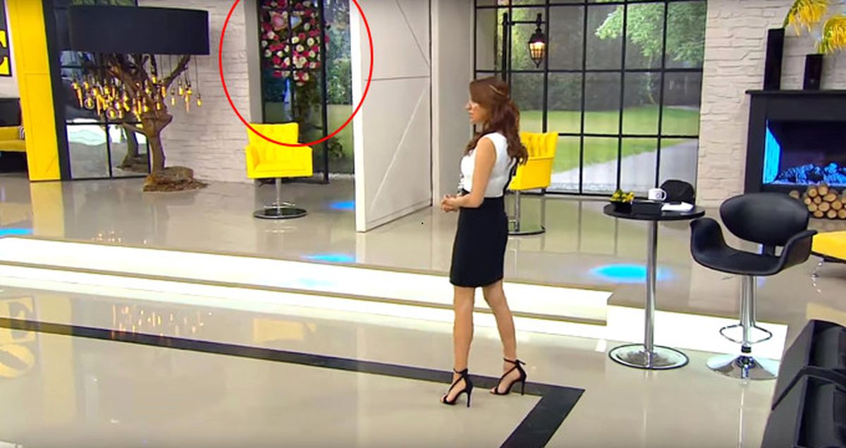 İzdivaçta Damat Adayı Stüdyoya Çelenkle Gelip İstediği Kızın Karşısına Dikildi