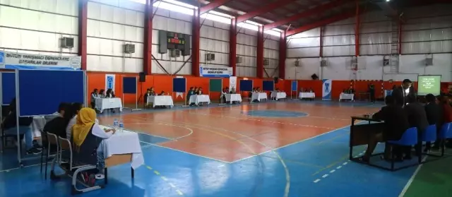 Tuşba'da Bilgeler Yarışıyor Ortaokullar Arası Bilgi Yarışması