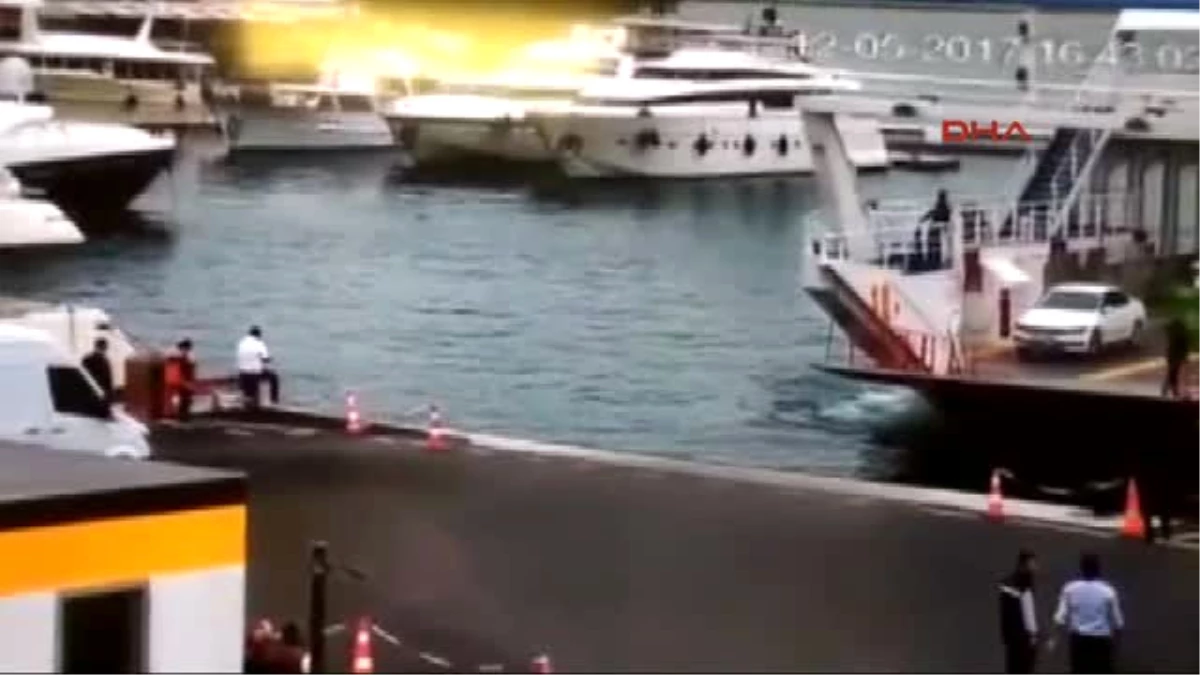 Boğazda Arabalı Vapurun Lüks Tekneye Çarptığı An Kamerada Haber