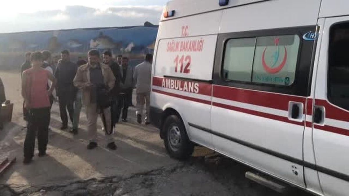 Demir Yığını Altında Kalan İşçi Yaralandı
