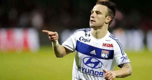 Fenerbahçe, Lyon'dan Valbuena ile Anlaşma Sağladı