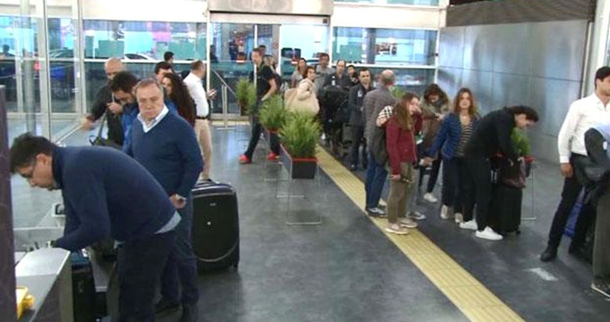 Fenerbahçe Teknik Direktörü Dick Advocaat, Türkiye'den Ayrıldı