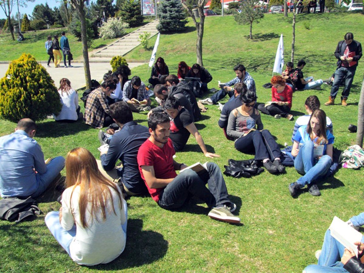 Habitat Derneği'nden Çarpıcı Rapor: Gençler Gelecekten Umutsuz