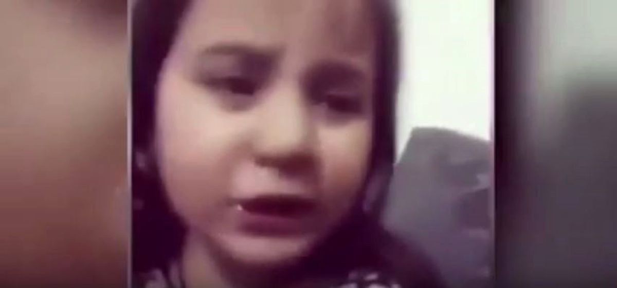 Kitabı Yırtıldığı İçin Üzülen Küçük Kız, Sosyal Medyayı Ayağa Kaldırdı