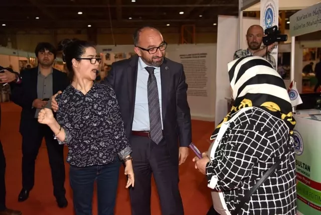 Başkan Üzülmez, Erdoğan'ın Resmini Çizen Gülşah'ın Sergisini Ziyaret Etti