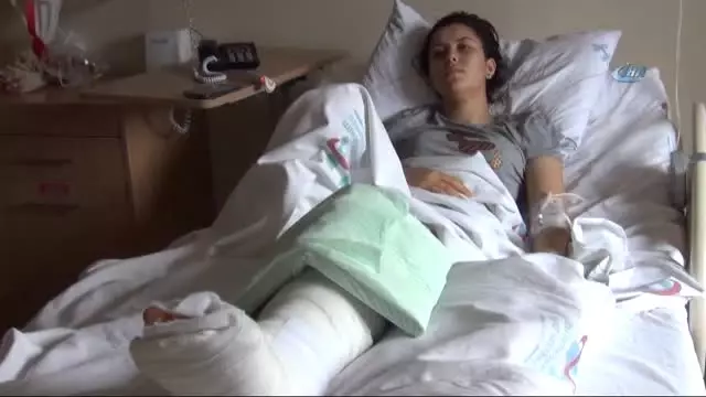 Cezaevinden Firar Etti, Çocuklarının Yanında Eşine Döner Bıçağıyla Saldırdı Cezaevinden Firar Etti, Çocuklarının Yanında Eşine Döner Bıçağıyla Saldırdı