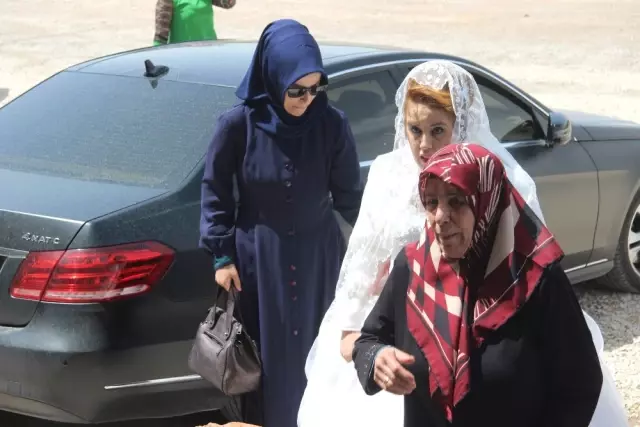 Engelli Çilem'in Gelin Olma Hayali Doğum Gününde Gerçekleşti