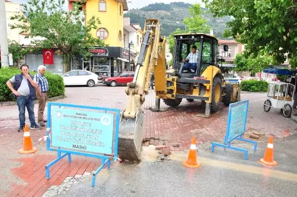 İçme Suyu Boru Hattı Patladı, Tonlarca Su Boşa Aktı