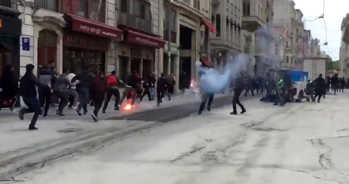 İstiklal Caddesi'nde Fenerbahçelilerle Yunan Taraftarlar Kavga Etti