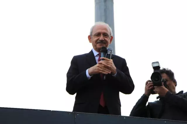 Kılıçdaroğlu, Beşiktaş'taki 19 Mayıs Kutlamalarına Katıldı