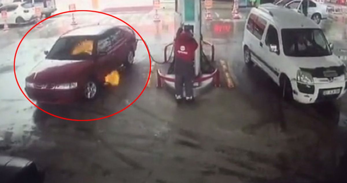 Akaryakıt İstasyonundaki LPG'li Araç Bir Anda Böyle Alev Aldı!