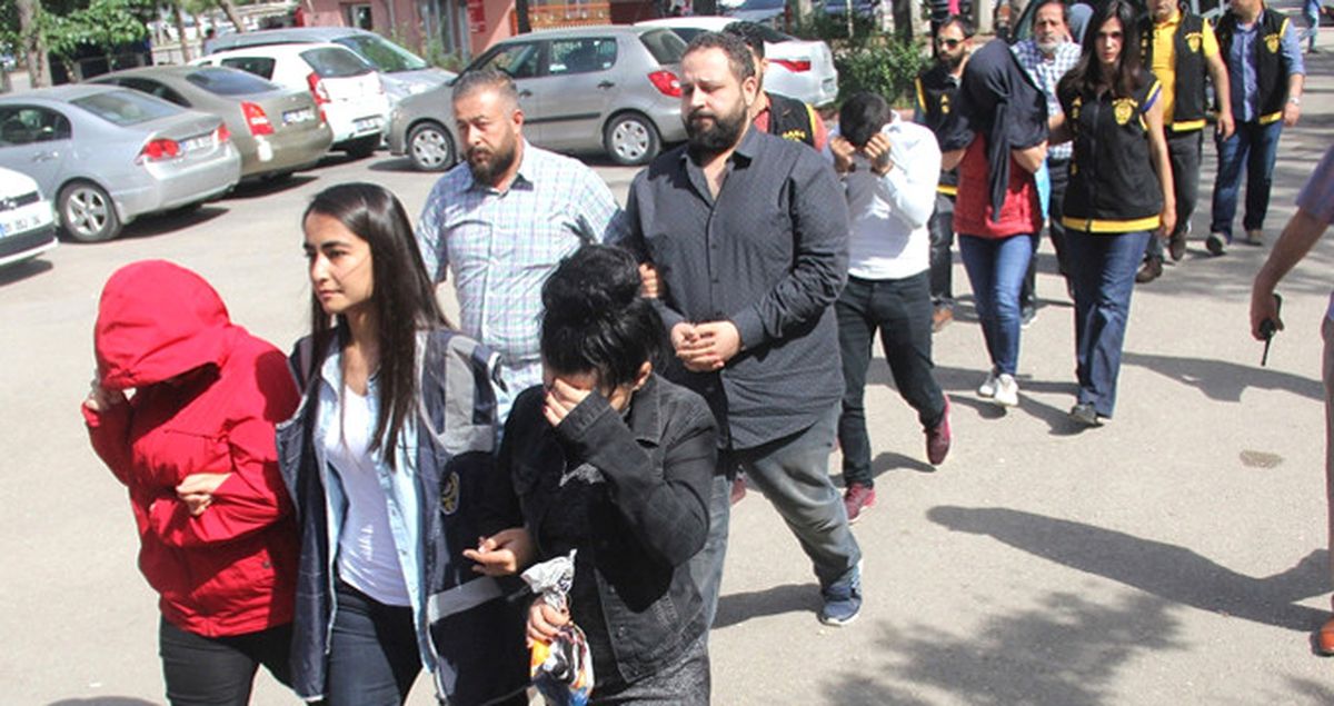 Aile Boyu Fuhuş Çetesi, Birbirlerini Dolandırmışlar