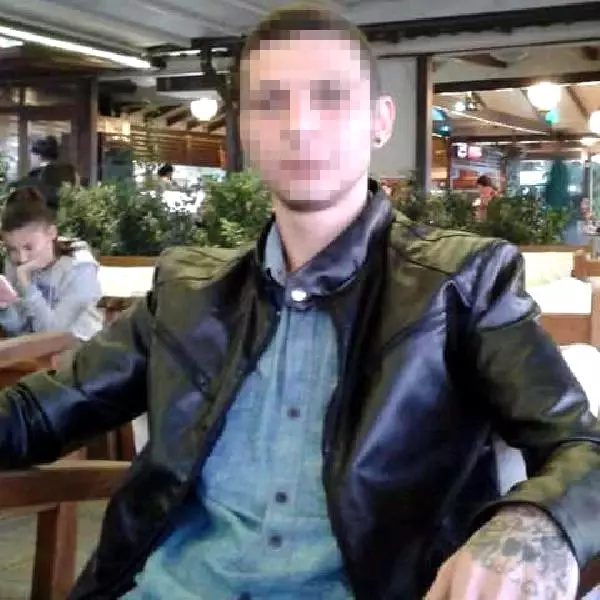 Kahraman Kadın, Eşine Döner Bıçağıyla Saldıran Kocayı Tuttuğu Gibi Merdivenden Attı! Kahraman Kadın, Eşine Döner Bıçağıyla Saldıran Kocayı Tuttuğu Gibi Merdivenden Attı!