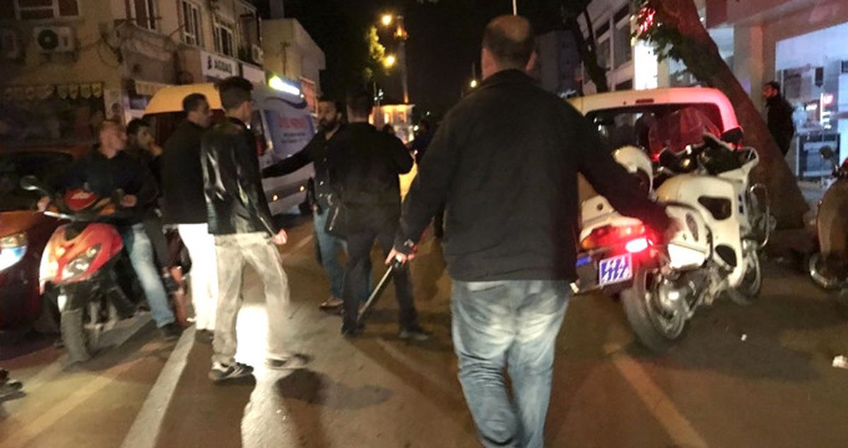 Havaya Rastgele Ateş Açan Sokak Magandasını Esnaf Bıçak ve Silahla Kovaladı