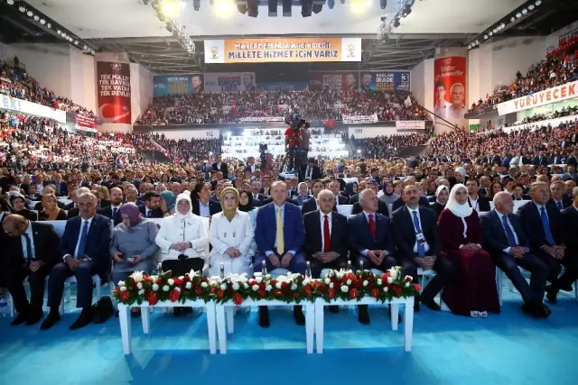 Erdoğan Üstlerini Çizdi! İşte AK Parti'de MKYK'ya Giremeyen İsimler Erdoğan Üstlerini Çizdi! İşte AK Parti'de MKYK'ya Giremeyen İsimler