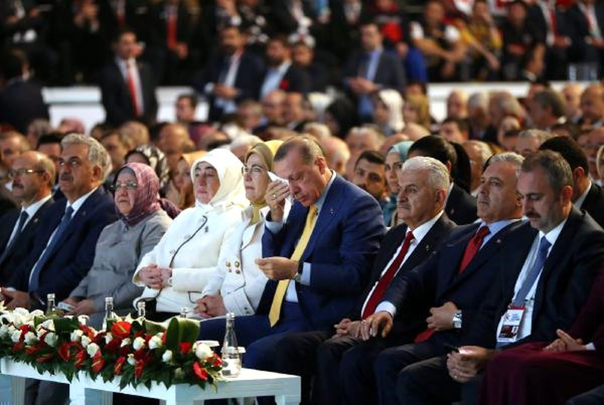 Kongrede Duygusal Anlar! Erdoğan Gözyaşlarını Tutamadı