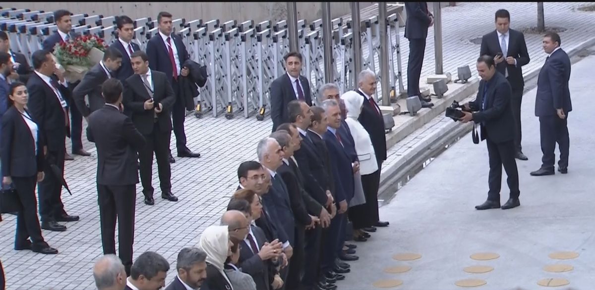 Erdoğan'ı Ankara Arena'da Yıldırım ve Partililer Karşıladı! Uzun Kuyruklar Oluştu