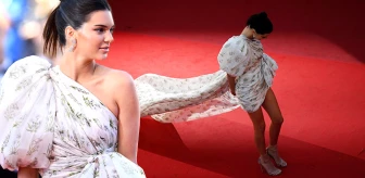 Kendall Jenner, Uzun Kuyruklu Elbisesiyle Rüzgarın Azizliğine Uğradı