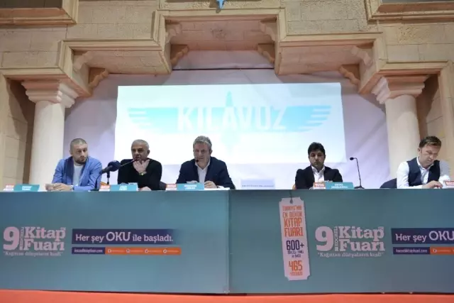 Türk Futbolunun Efsane İsimleri Kitap Fuarı'na Konuk Oldu