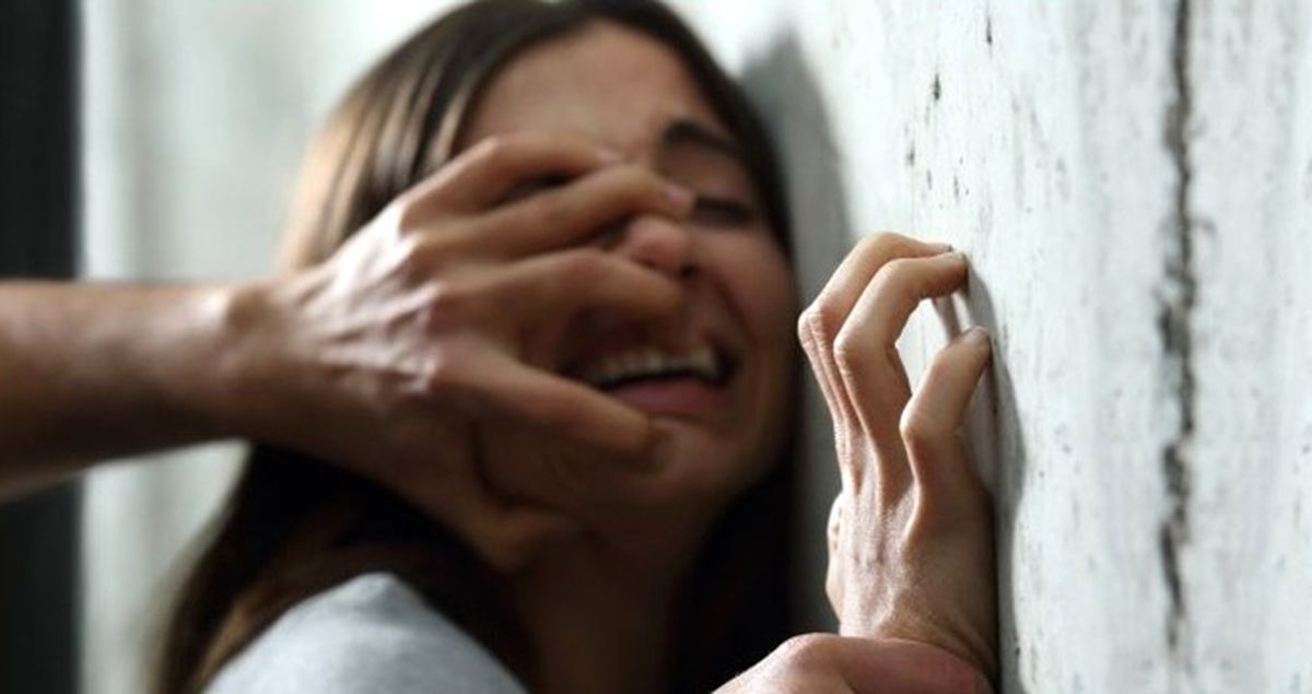 14 Yaşındaki Kızı 'Erkekliğime Hakaret Etti' Deyip Zorla Öpen Genç Tutuklandı
