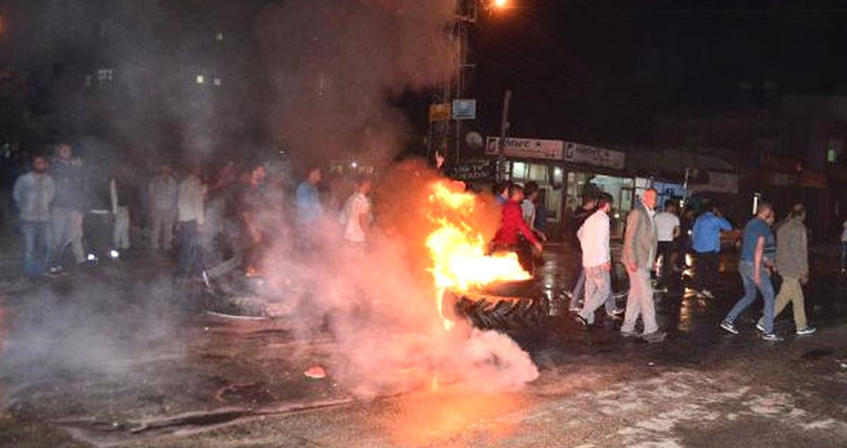 Adana'da Suriyelilerin Gönderilmesini İsteyen Mahalleli Eylem Yaptı