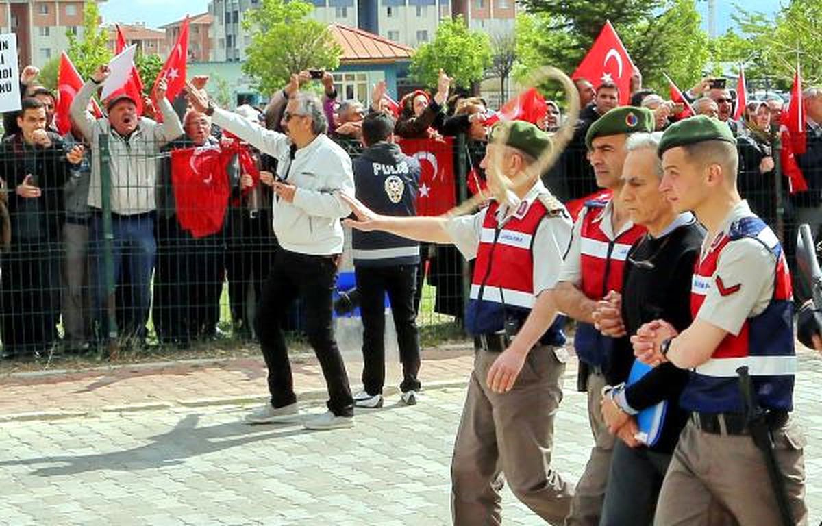 Şehit Annesi Salondan Çıkarıldı, 15 Temmuz Çatı Davası Karıştı: Hepiniz Teröristsiniz