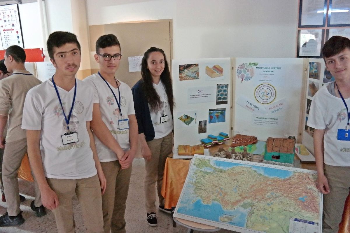 Gölbaşı Fen Lisesi'nde Tübitak 4006 Bilim Fuarı Gerçekleştirildi
