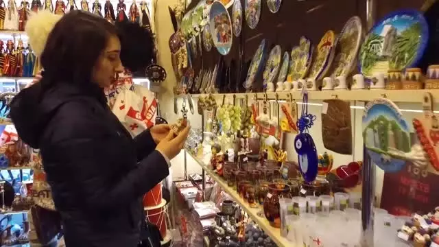 Gürcistanlı Öğrenciler Başbakan Yıldırım'ı Bekliyor (1) Gürcistanlı Öğrenciler Başbakan Yıldırım'ı Bekliyor (1)