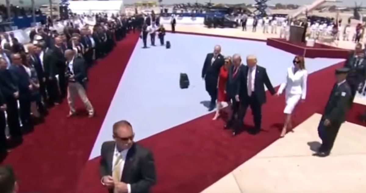 First Lady Melania, İsrail Ziyaretinde Elini Tutmaya Çalışan Trump'a Sert Tepki Gösterdi