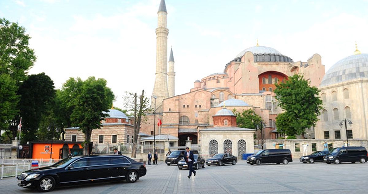 Rusya Başbakanı Medvedev, Ayasofya ve Sultanahmed'i Ziyaret Etti