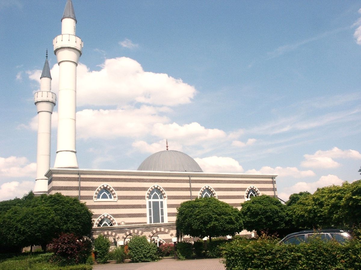 Belçika'da Camiye Gidenler Fişleniyor'