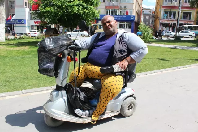 Geçirdiği Trafik Kazasının Ardından Vücudu Kurtlandı Geçirdiği Trafik Kazasının Ardından Vücudu Kurtlandı