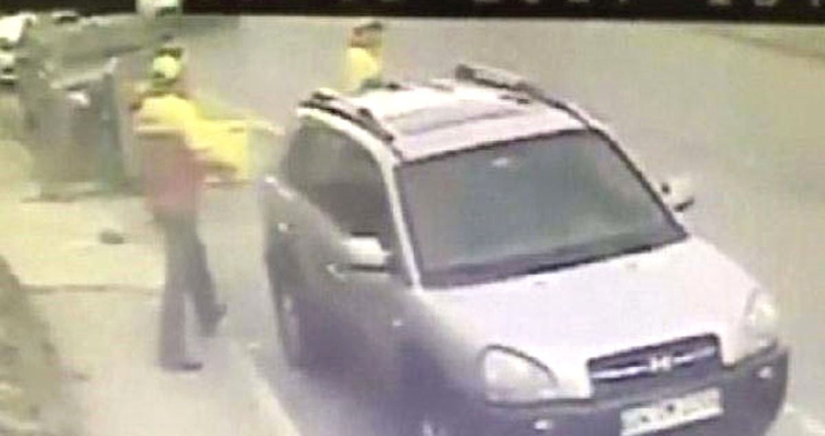Kargocu Gibi Geldiler, Ev Sahibini Kelepçeleyip 300 Bin Doları Çaldılar