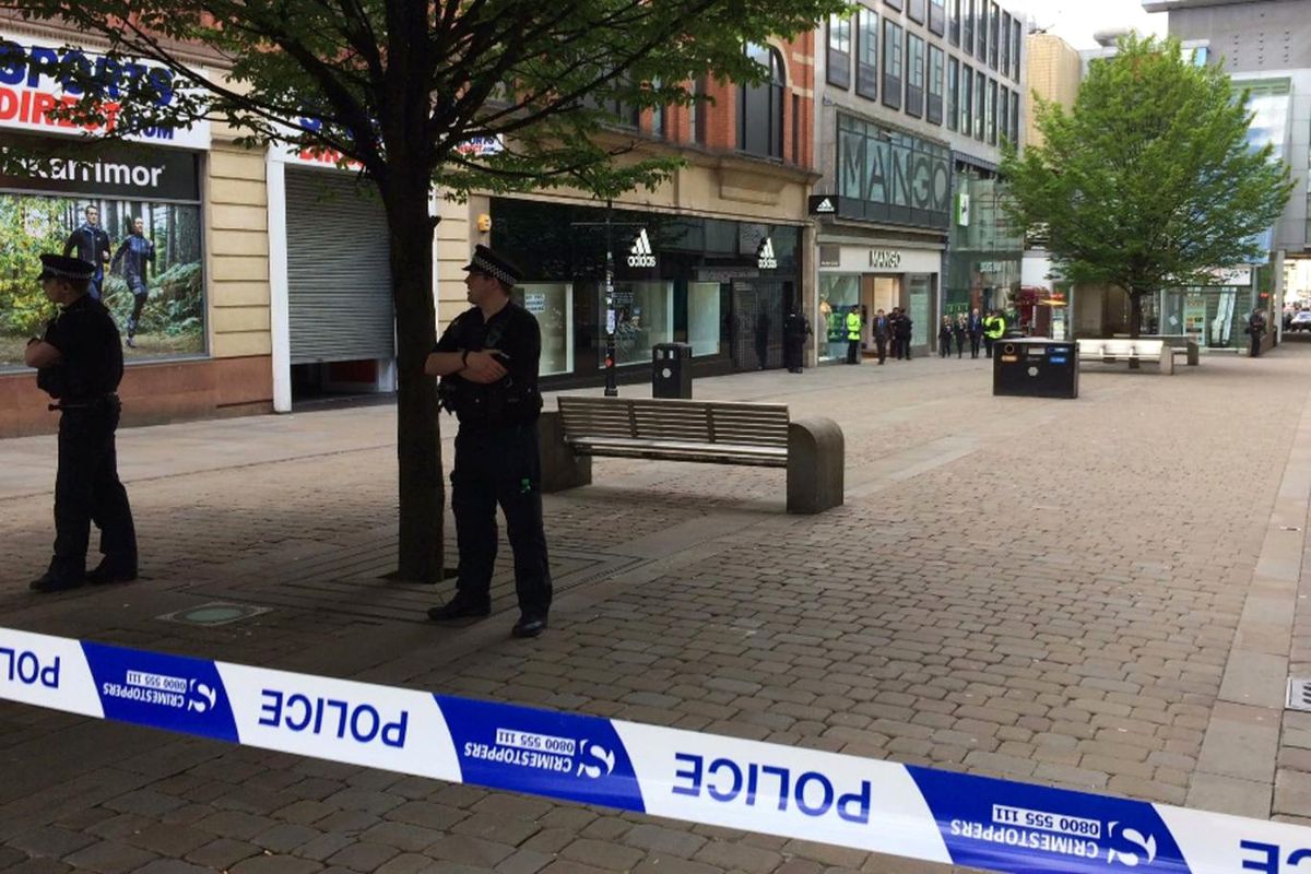 Kana Bulanan Manchester'da Bomba Paniği Nedeniyle AVM Boşaltıldı