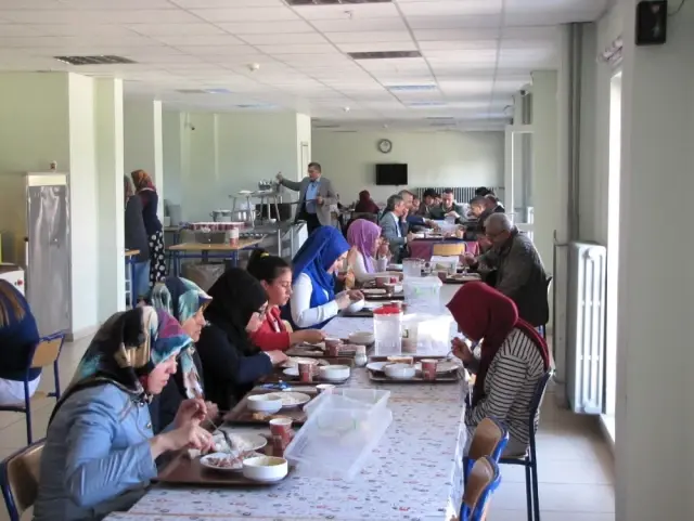 Teog'da Dereceye Giren Öğrencilere Yemek İkramı