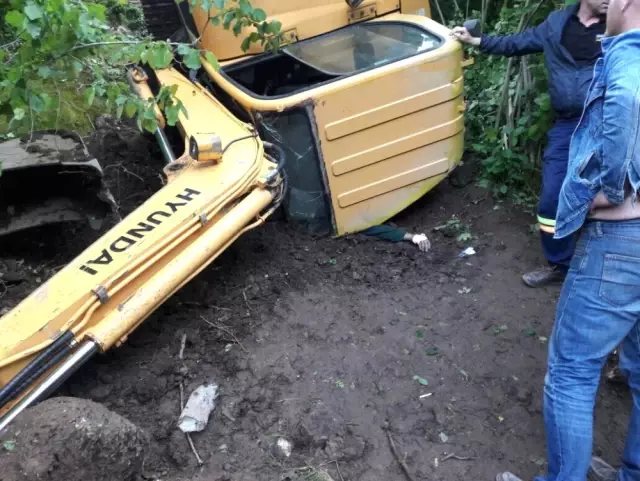 Artvin'de Devrilen İş Makinesinin Altında Kalan İşçi Öldü