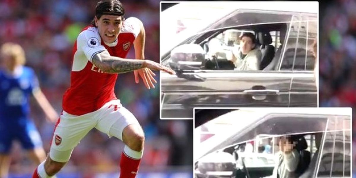 Arsenal'li Bellerin, Kendisiyle Dalga Geçen Taraftara Orta Parmak Gösterdi