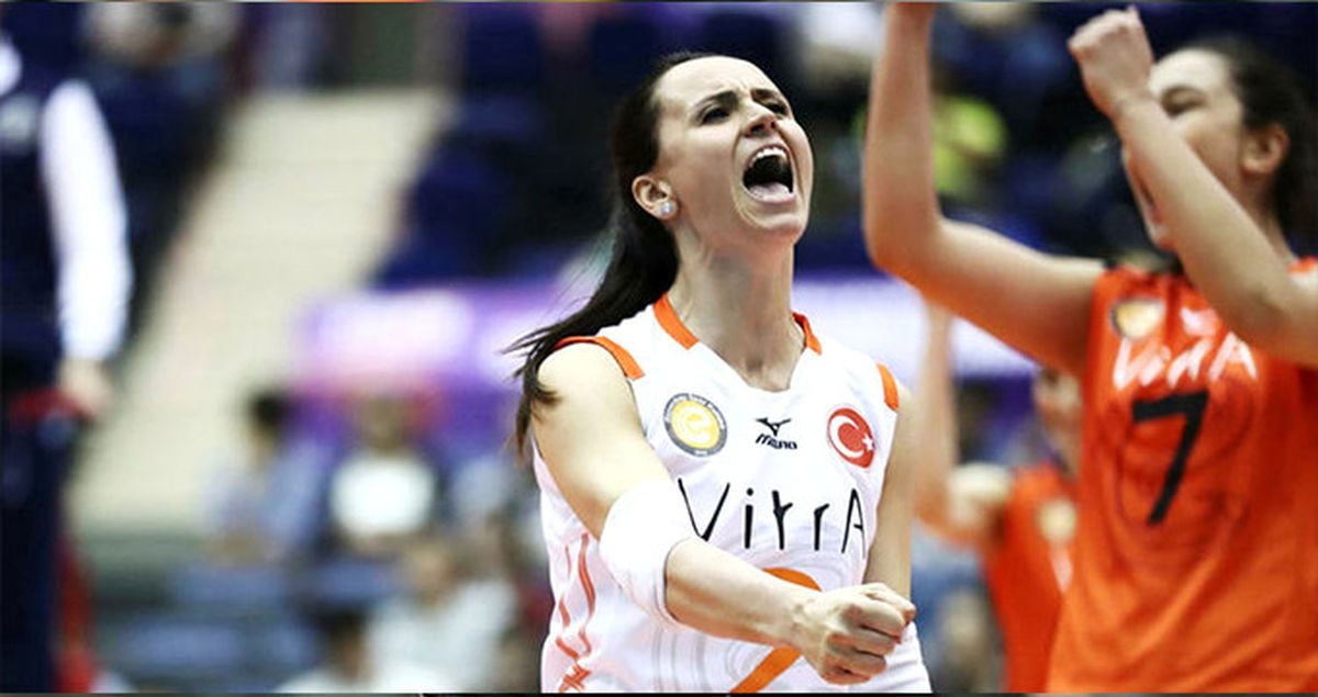 Milli Takım'ın Efsane Liberosu Gülden Kayalar Kuzubaşıoğlu Voleybolu Bıraktı