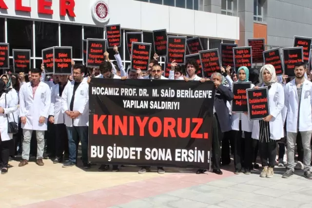 Hastane Çalışanlarından Başhekime Saldırıya Kınama
