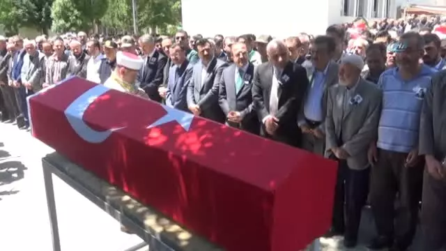 Makam Odasında Uğradığı Silahlı Saldırı Sonucu Hayatını Kaybeden Fırat Üniversitesi Hastanesi... Makam Odasında Uğradığı Silahlı Saldırı Sonucu Hayatını Kaybeden Fırat Üniversitesi Hastanesi...
