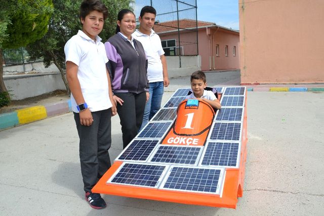 Ortaokul Öğrencileri Güneş Enerjisi ile Çalışan Araba Yaptı Haberler