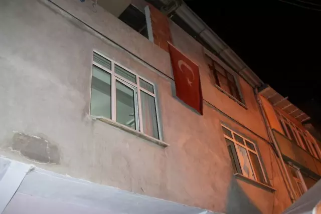 Şehit Özel Harekat Polisinin Evine Ateş Düştü