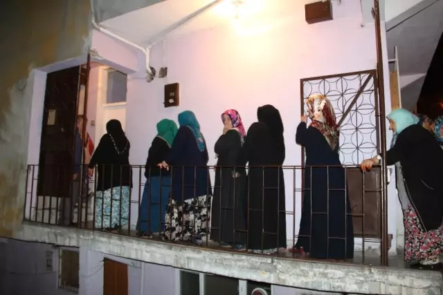 Şehit Özel Harekat Polisinin Evine Ateş Düştü